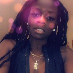 Meet your Posher, Deedee